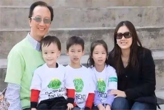 伏明霞:跳水女王的非凡歷程,兒子 20 丈夫 72 引關注