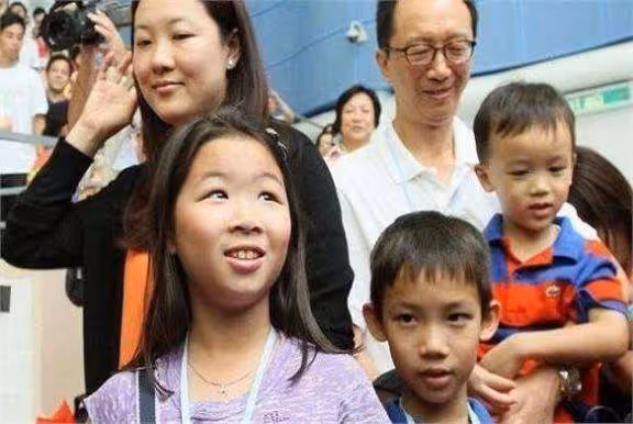 伏明霞:跳水女王的非凡歷程,兒子 20 丈夫 72 引關注