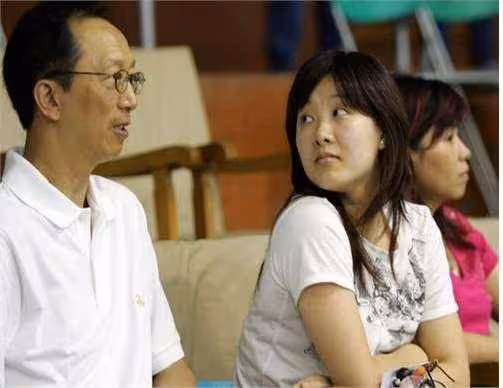 伏明霞:跳水女王的非凡歷程,兒子 20 丈夫 72 引關注