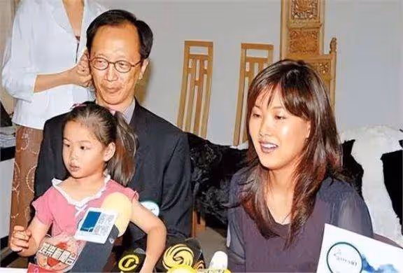 伏明霞:跳水女王的非凡歷程,兒子 20 丈夫 72 引關注
