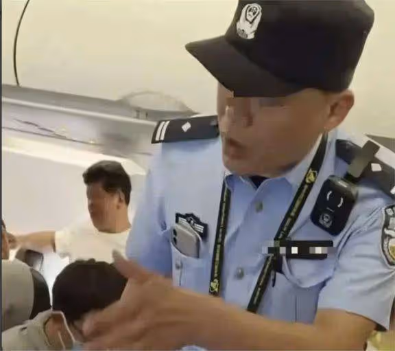 女子 LV 包竟致大批航班延誤!涉事人已被帶走,官方回應引關注