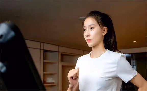 體操女神張豆豆瑜伽驚艷照,膚白貌美身姿妙,看完感覺戀愛了