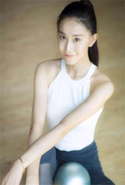體操女神張豆豆瑜伽驚艷照,膚白貌美身姿妙,看完感覺戀愛了