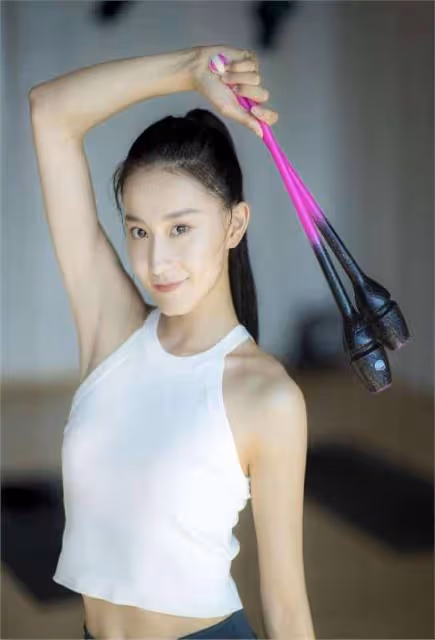 體操女神張豆豆瑜伽驚艷照,膚白貌美身姿妙,看完感覺戀愛了