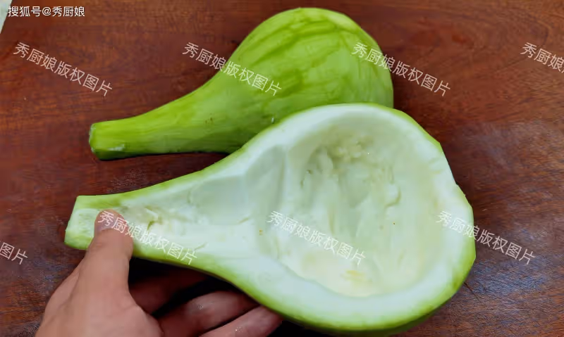 立秋後，黃瓜、苦瓜靠邊站，這菜抓緊吃！營養極高，包餃子吃真香