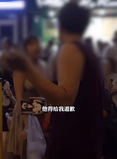 女子自稱長得好看不想排隊後續，狗頭蘿莉回應，網友質疑自導自演