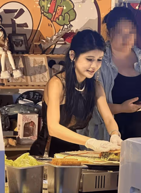 女子自稱長得好看不想排隊後續，狗頭蘿莉回應，網友質疑自導自演