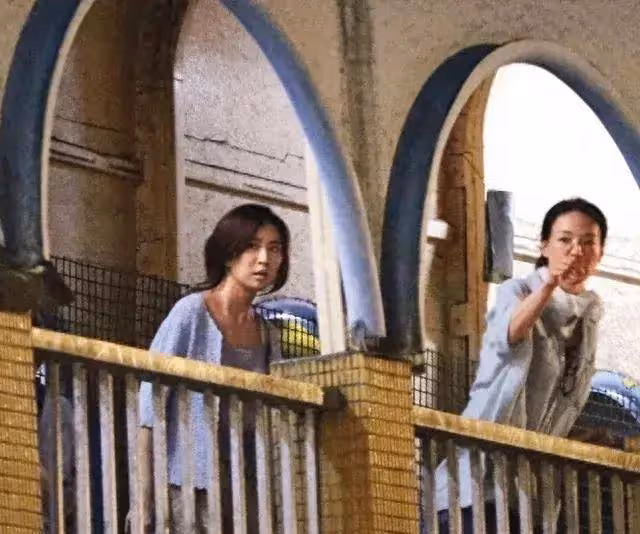 舒淇轉行當導演首部作品開拍,拍攝現場畫面曝光,舒淇很拼