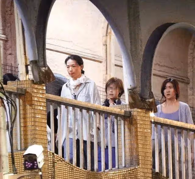 舒淇轉行當導演首部作品開拍,拍攝現場畫面曝光,舒淇很拼