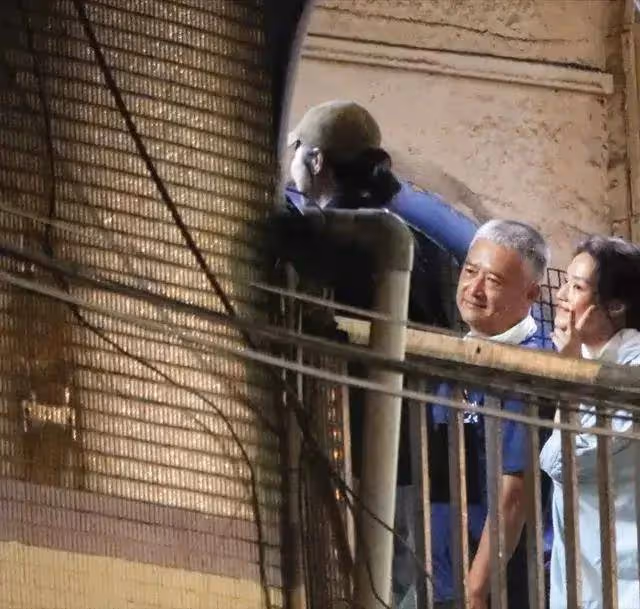 舒淇轉行當導演首部作品開拍,拍攝現場畫面曝光,舒淇很拼