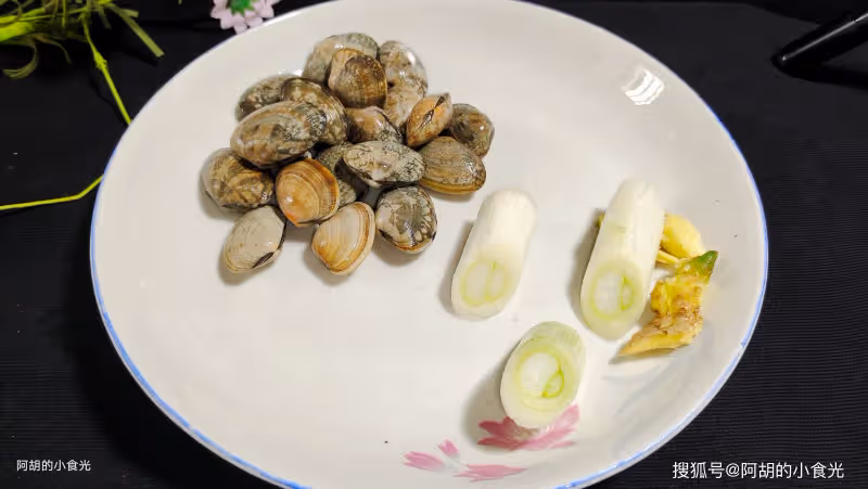 這菜長老了反而更好吃,天熱遇到快吃!小火慢燉一碗湯,鮮得咂舌、清爽不膩