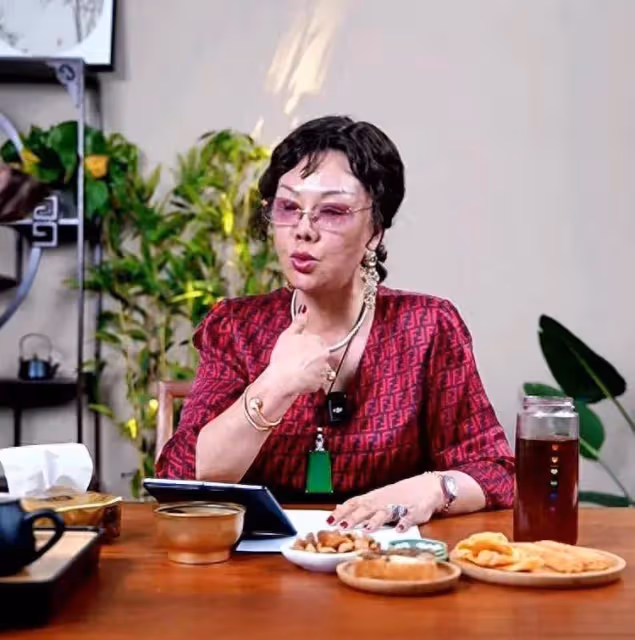 夢真直播回應敗筆傳言!人氣破10萬,全程氣場全開,點名海會長,風波何時休?
