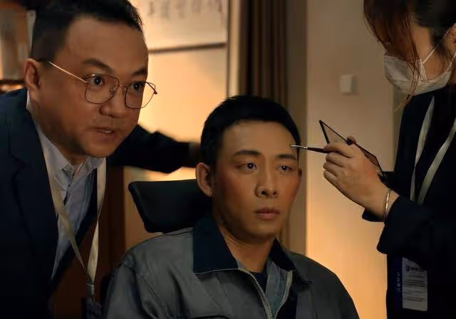 《九部的檢察官》首播拿下飆升榜第一,連更4集不夠看,熬夜都要追