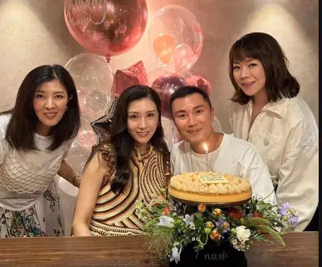 李嘉欣61歲姐姐近照曝光:姐姐臉型怪異不如妹妹漂亮,同樣嫁豪門生活低調