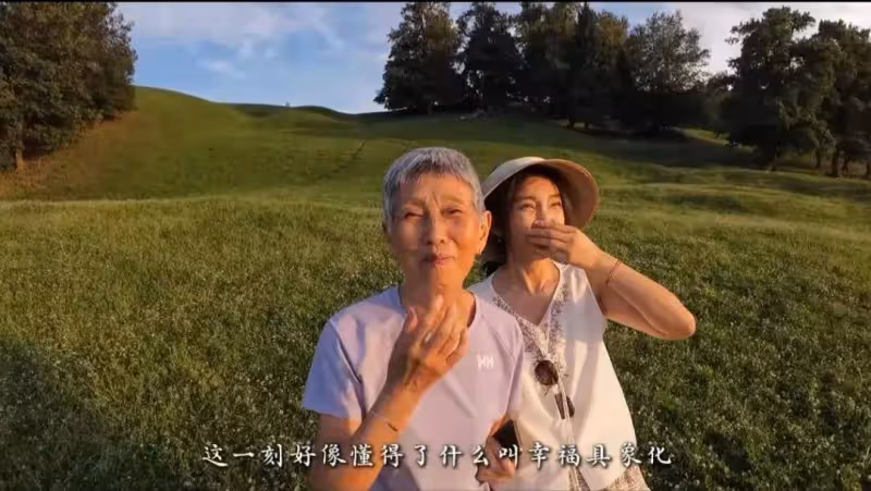 51歲李冰冰帶父母新疆遊玩,帶父母看世界,一家人出鏡溫馨有愛