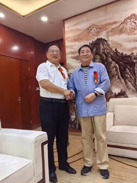 姜昆現身參加公益活動,74歲依舊精神奕奕,出版新書引網友關注