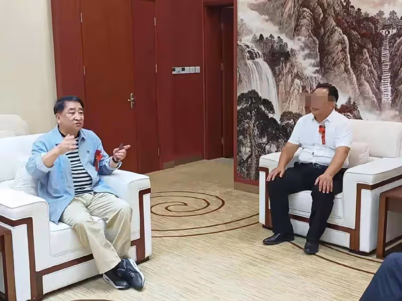 姜昆現身參加公益活動,74歲依舊精神奕奕,出版新書引網友關注