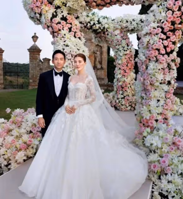 30歲香港知名女星大婚，內地網紅好姐妹被指無出席婚禮，疑曝料隱私而二人結怨