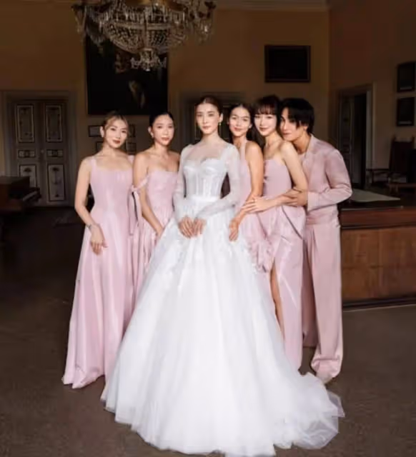 30歲香港知名女星大婚，內地網紅好姐妹被指無出席婚禮，疑曝料隱私而二人結怨
