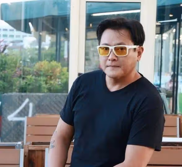 被封人渣稱號！TVB前知名小生來內地突變情感主播卻遭網友狠批：活該被劈腿