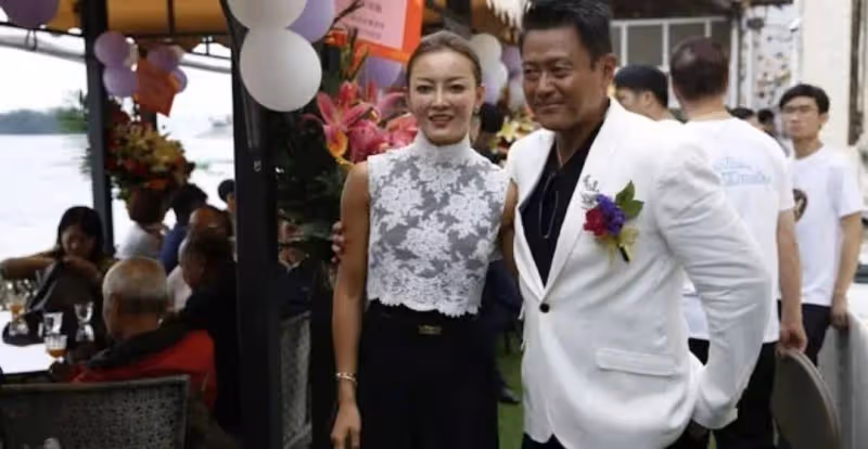 被封人渣稱號！TVB前知名小生來內地突變情感主播卻遭網友狠批：活該被劈腿