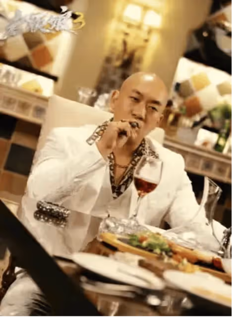TVB前男星被偶遇,曾做輔警、當保鏢護送韓星崔始源,創立武術體系南螳螂