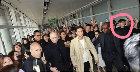TVB前男星被偶遇,曾做輔警、當保鏢護送韓星崔始源,創立武術體系南螳螂