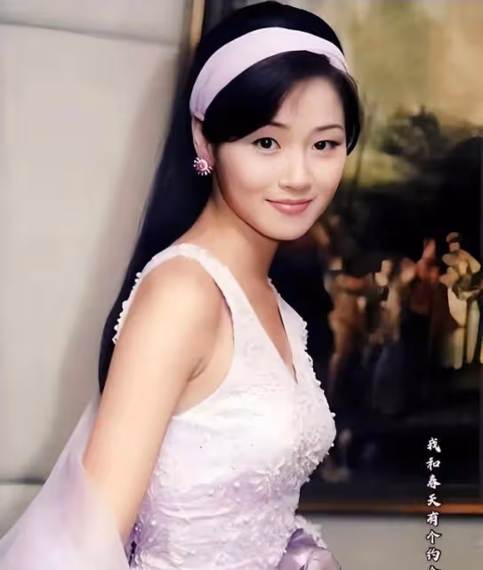 香港長腿女神萬綺雯近況曝光!曬國風照被贊凍齡,與老公堅持丁克
