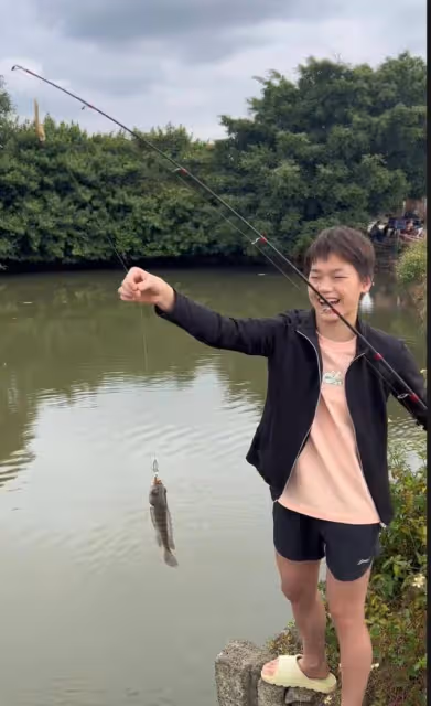 全紅嬋回老家!釣魚摘果子,鋤地炒菜無所不能,不怕別人說閒話