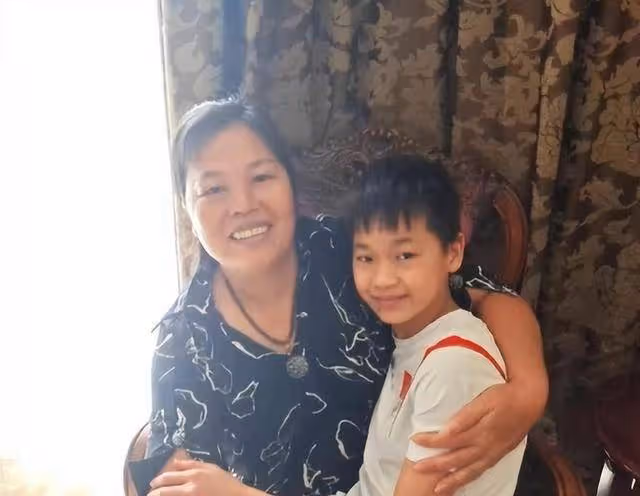 全紅嬋回老家!釣魚摘果子,鋤地炒菜無所不能,不怕別人說閒話