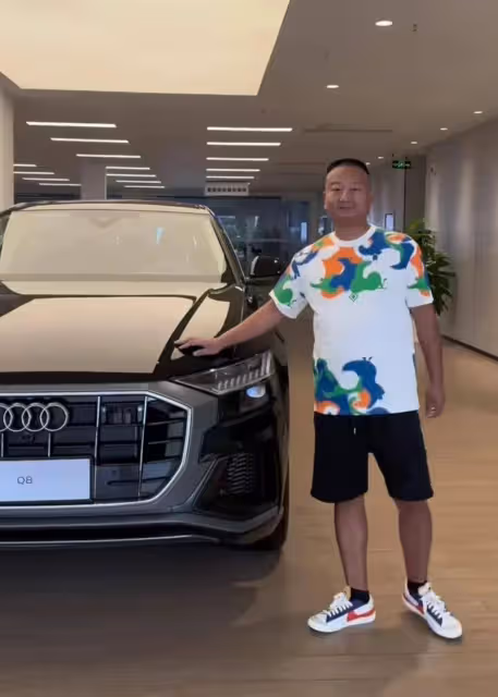 網紅小啊giao連提多輛豪車,達到人生巔峰,網友吐槽你我都有責任