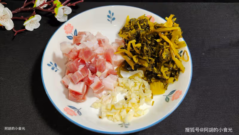 蓮藕蘿蔔先靠邊!秋天就該先吃這菜!咕嘟咕嘟燉一鍋,軟滑噴香、滋味極好