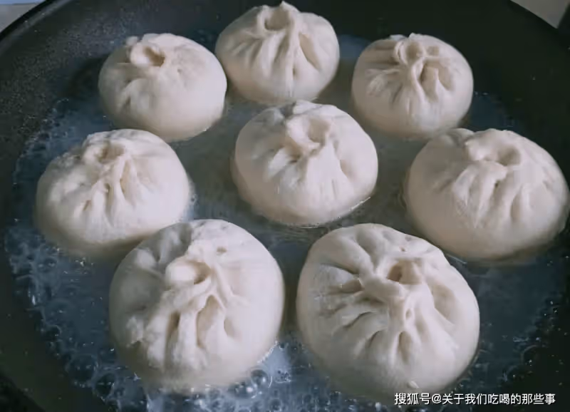 做水煎包,學會和面、煎制的技巧,在家也能輕鬆做,誰做誰成功