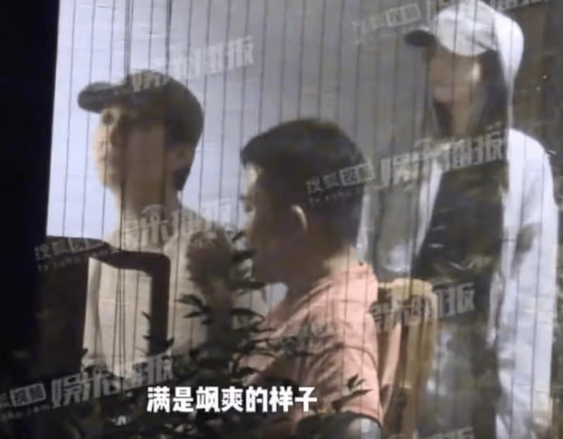 戀愛了?范丞丞為漂亮女生整理頭髮,被對方揉臉,舉止親密引熱議