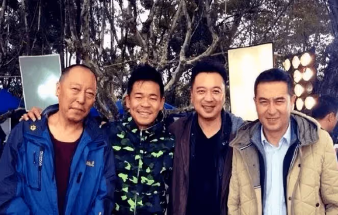 他得罪楊坤20年未來往,靠好友張嘉益翻紅,55歲依然單身無子女
