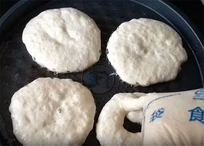 發麵豆沙餅最簡單做法,不擀麵不揉面,擠一擠,轉一轉,香甜柔軟