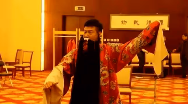 善惡終有報!拋妻棄子娶三線女星的連奕名,如今活成了一個笑話