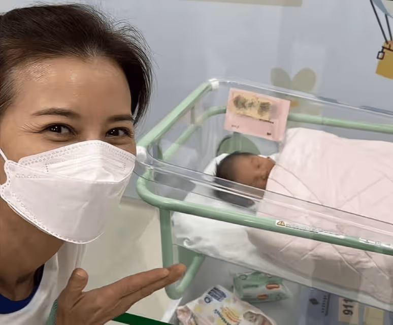 恭喜!TVB老戲骨突然宣布當外婆,女兒秘密結婚後生女