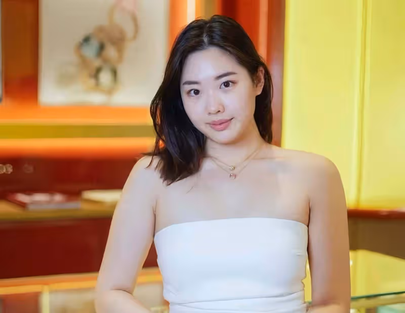 恭喜!香港豪門千金在巴厘島大婚,嫁普通人自曝婚紗是租的