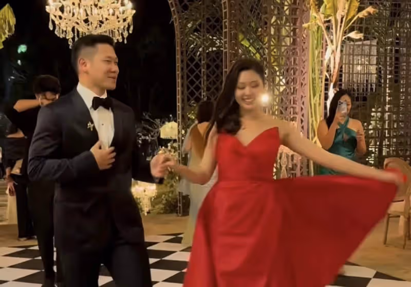 恭喜!香港豪門千金在巴厘島大婚,嫁普通人自曝婚紗是租的