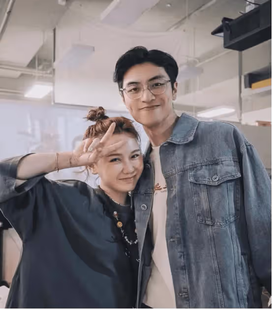 香港女星曬巨鑽宣布結婚，曾疑似被閨蜜挖牆腳，自爆母親是個理財高手
