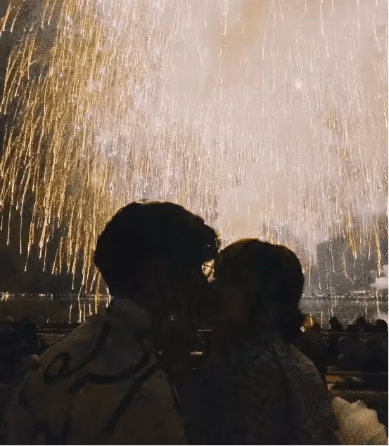 香港女星曬巨鑽宣布結婚，曾疑似被閨蜜挖牆腳，自爆母親是個理財高手