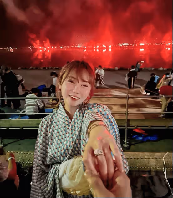 香港女星曬巨鑽宣布結婚，曾疑似被閨蜜挖牆腳，自爆母親是個理財高手