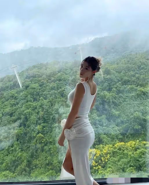 TVB「最強body」與肌肉男性感照驚呆網友,上位神速,超越港姐前三甲