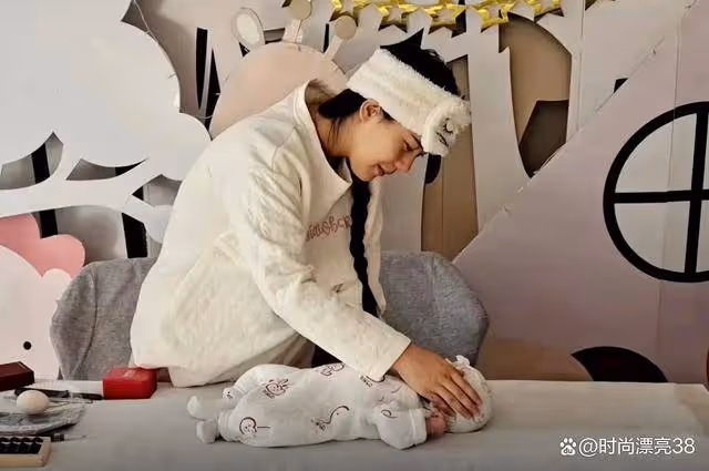 25歲美女網紅自殺:在前夫家喝農藥無人阻攔,更多內情曝光