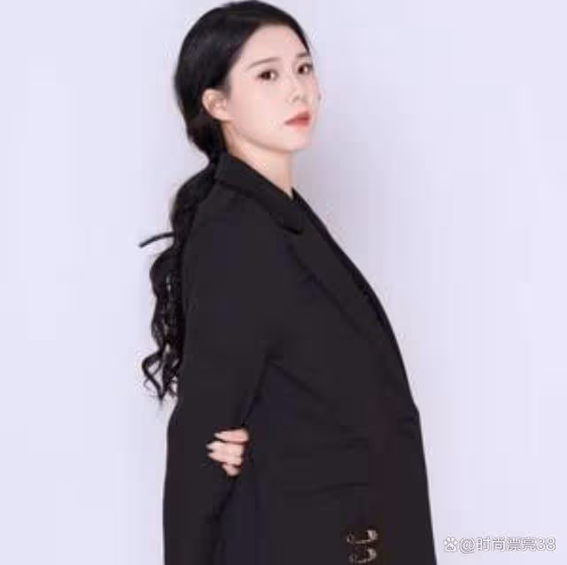 25歲美女網紅自殺:在前夫家喝農藥無人阻攔,更多內情曝光