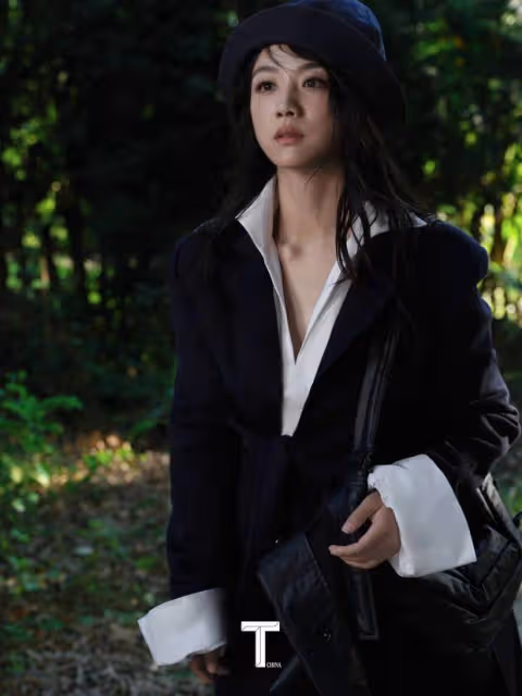 8月16日湯唯夏秋雜誌大片曝光，復古時尚造型讓人眼前一亮，網友：這氣質絕了