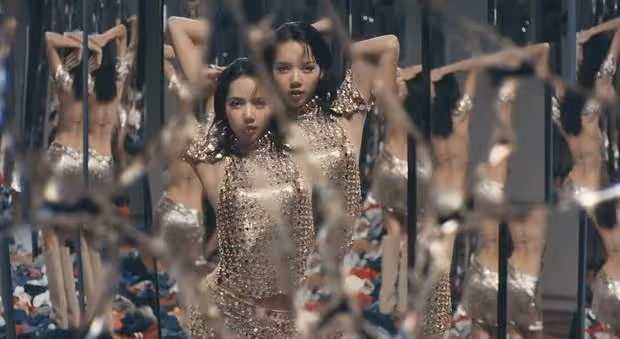 8月16日大事件!LISA與ROSALÍA合作曲MV震撼發布,白髮西裝造型讓人眼前一亮!