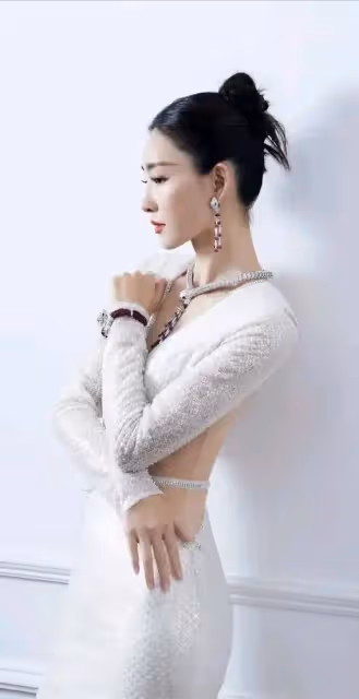 王麗坤:不靠濃妝艷抹的素顏女神,演技與氣質齊飛,低調實力派如何征服觀眾