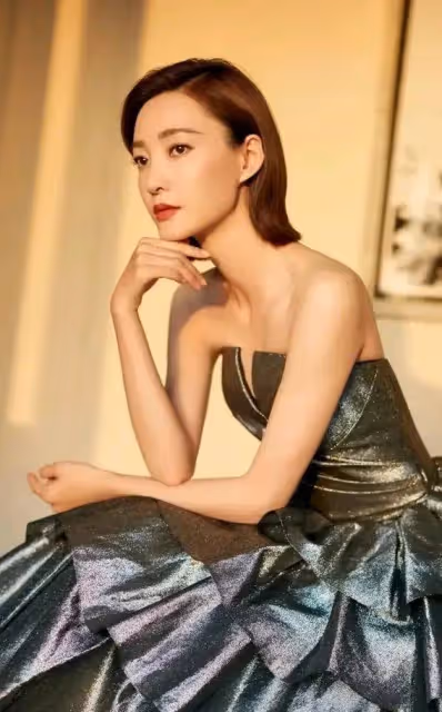 王麗坤:不靠濃妝艷抹的素顏女神,演技與氣質齊飛,低調實力派如何征服觀眾